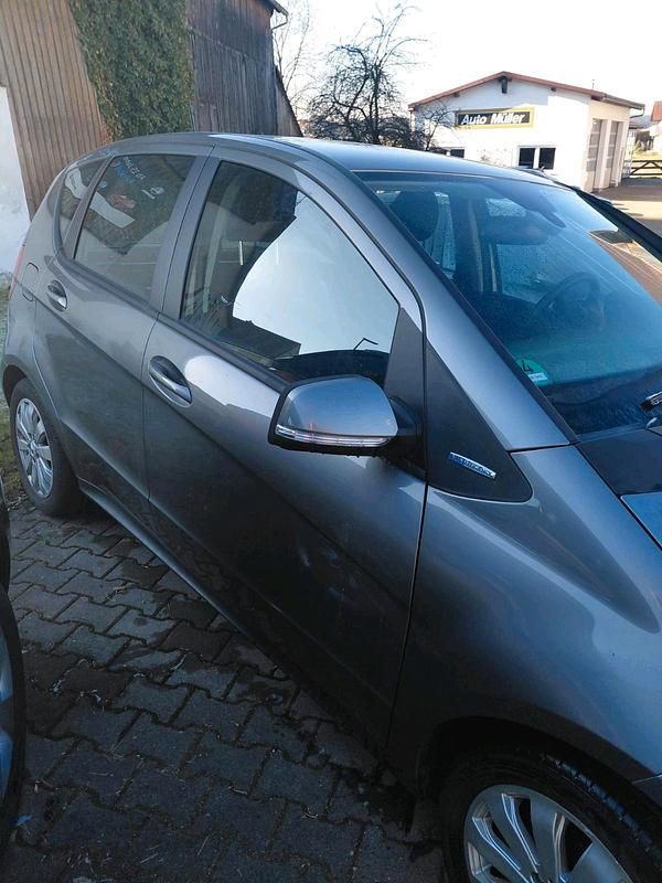 Gebraucht Mercedes A160 95 PS (69 kW) 2011 Grau Kleinwagen