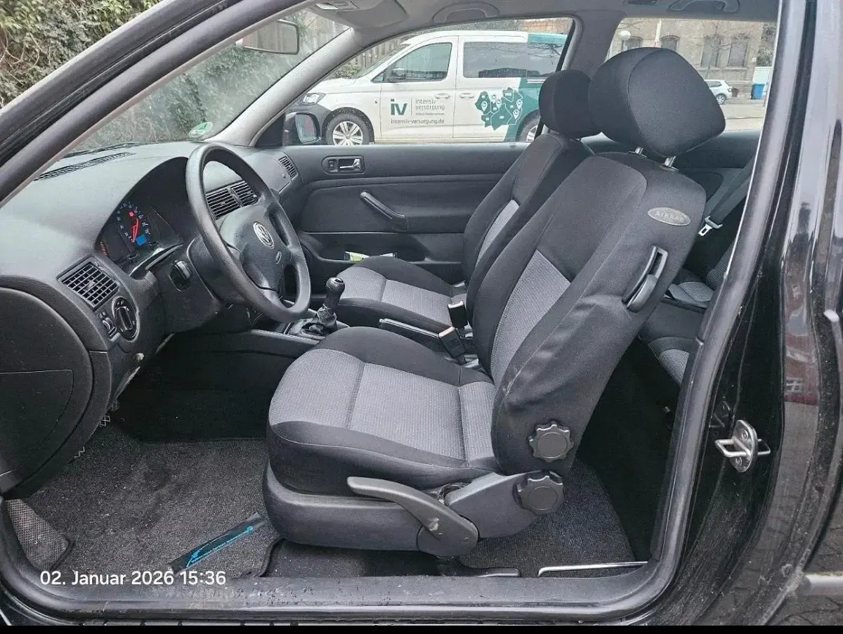 Gebraucht VW Golf IV 75 PS (55 kW) 2002 Schwarz Kleinwagen