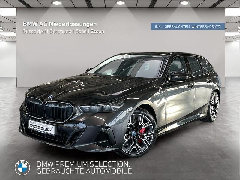 Grau Gebraucht 2025 BMW 550e M Sport Kombi | 73.899 € (Guter Preis) - Bild 1/4