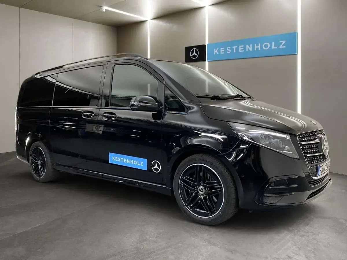 Gebraucht Mercedes V300 Avantgarde 237 PS (174 kW) 2025 Schwarz Van / Kleinbus