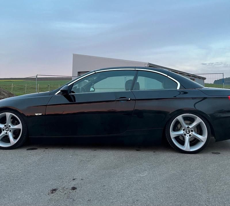 Gebraucht BMW 320 Cabriolet 170 PS (125 kW) 2009 Schwarz Cabrio