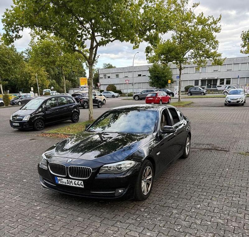 Schwarz Gebraucht 2010 BMW 520 M Sport Limousine | 13.900 € (Etwas zu teuer) - Bild 1/4