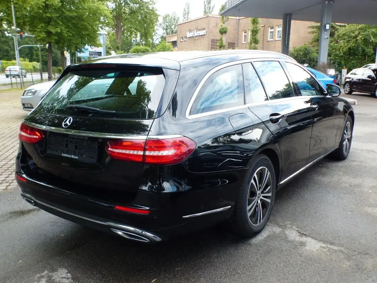 Gebraucht Mercedes E220 Exclusive 194 PS (142 kW) 2017 Schwarz Kombi