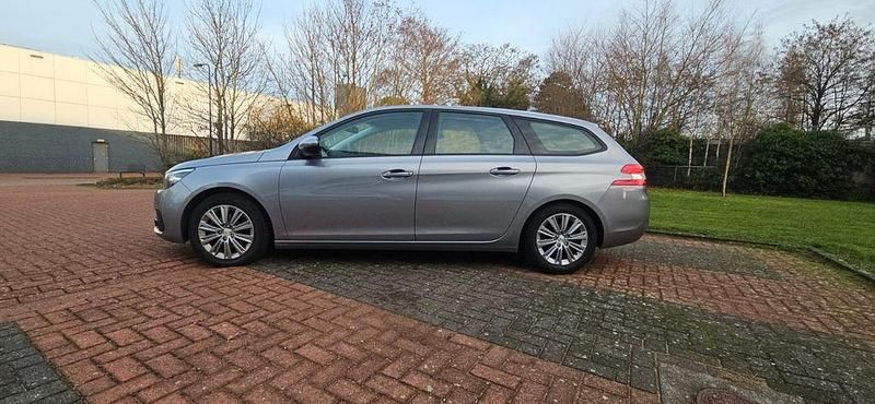 Gebraucht Peugeot 308 SW 131 PS (96 kW) 2021 Silber Kombi