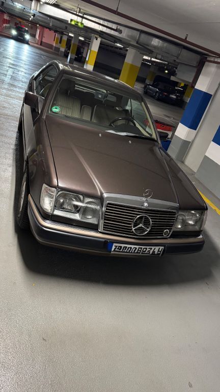 Braun Gebraucht 1990 Mercedes E300 Coupé | 8.500 € - Bild 1/4