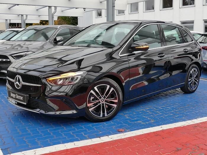 Gebraucht Mercedes B250 Progressive 224 PS (164 kW) 2024 Metalliclack kosmosschwarz Van / Kleinbus