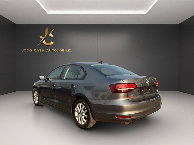 Gebraucht VW Jetta Basis 150 PS (110 kW) 2018 Grau Limousine