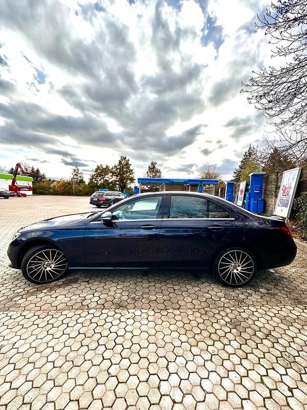 Gebraucht Mercedes E220 194 PS (142 kW) 2016 Blau Limousine