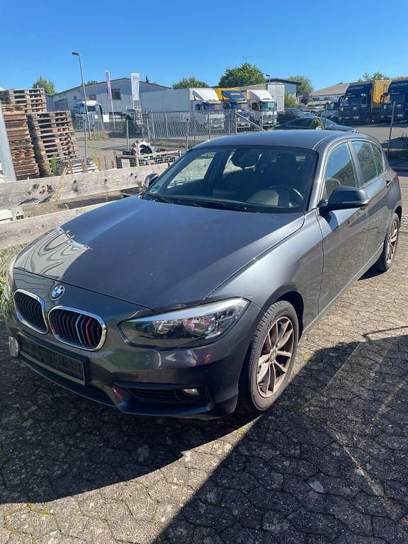 Grau Gebraucht 2016 BMW 118 Kleinwagen | 7.000 € (Guter Preis) - Bild 1/4