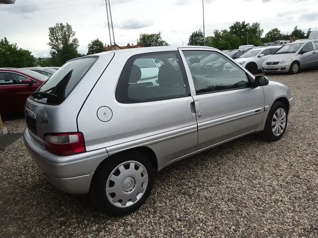 Gebraucht Citroën Saxo 75 PS (55 kW) 2002 Silber Kleinwagen