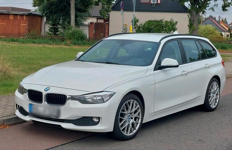 Weiß Gebraucht 2014 BMW 316 Kombi | 9.600 € (Fairer Preis) - Bild 1/4