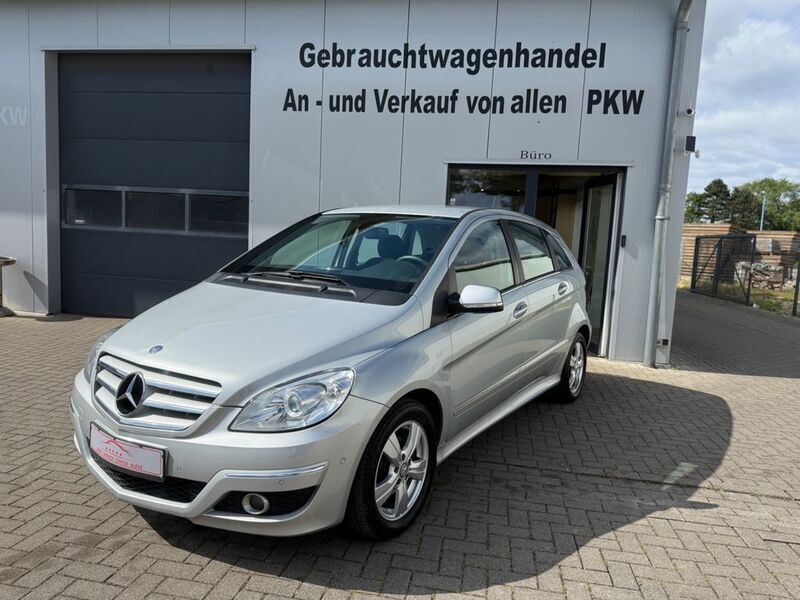 Silber Gebraucht 2009 Mercedes B180 Van / Kleinbus | 6.900 € (Etwas zu teuer) - Bild 1/4