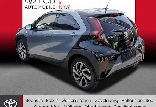 Neu Toyota Aygo X 72 PS (52 kW) 2025 Blau SUV