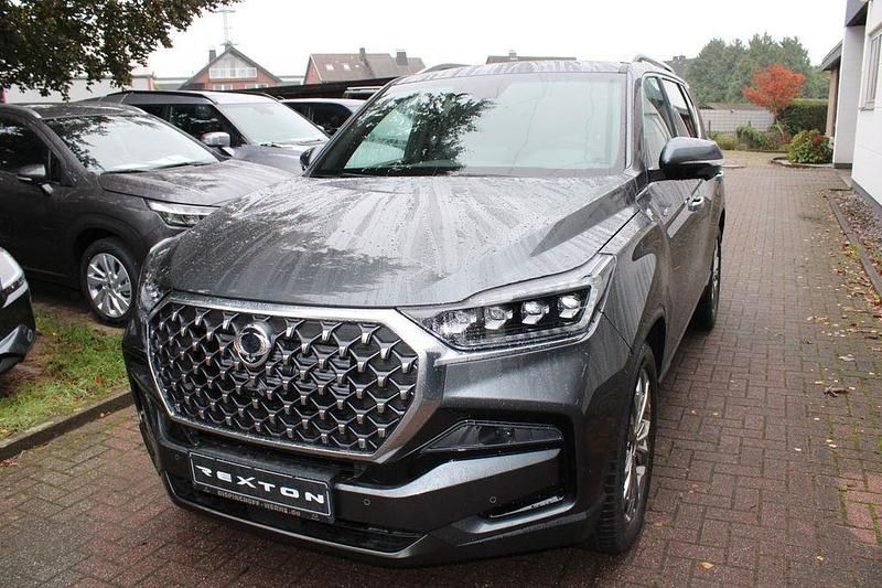 Grau Neu 2025 Ssangyong (KGM) Rexton SUV | 48.495 € (Fairer Preis) - Bild 1/4