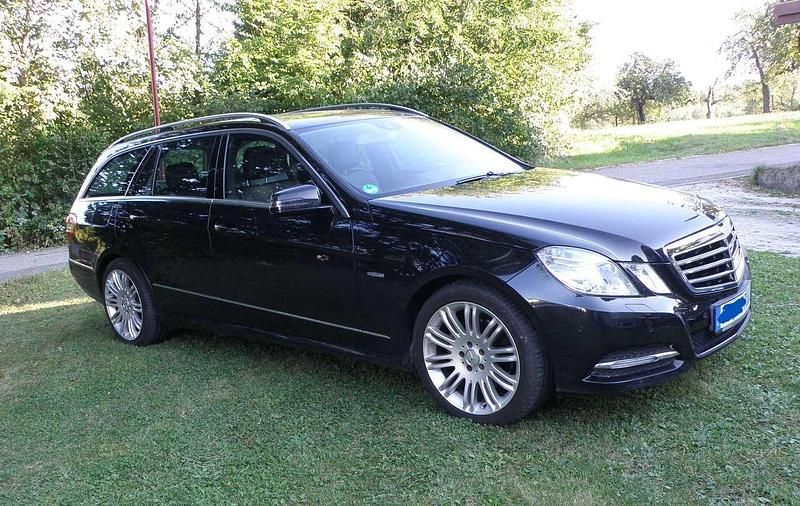 Gebraucht Mercedes E220 Avantgarde 170 PS (125 kW) 2010 Schwarz Kombi