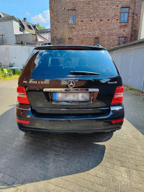 Gebraucht Mercedes ML350 231 PS (169 kW) 2010 Schwarz SUV