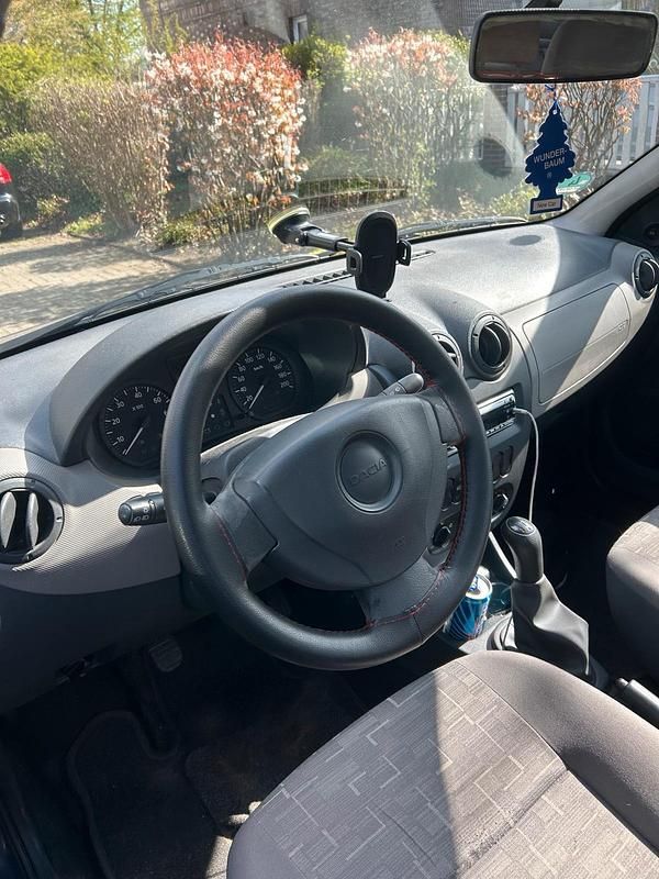 Second-hand Dacia Logan 75 CP (55 kW) 2009 Albastru Hatchback