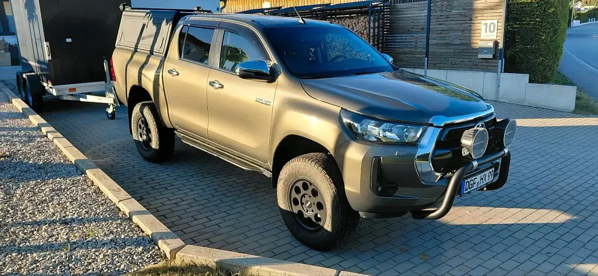 Gebraucht Toyota HiLux 204 PS (150 kW) 2021 Andere farben Pickup