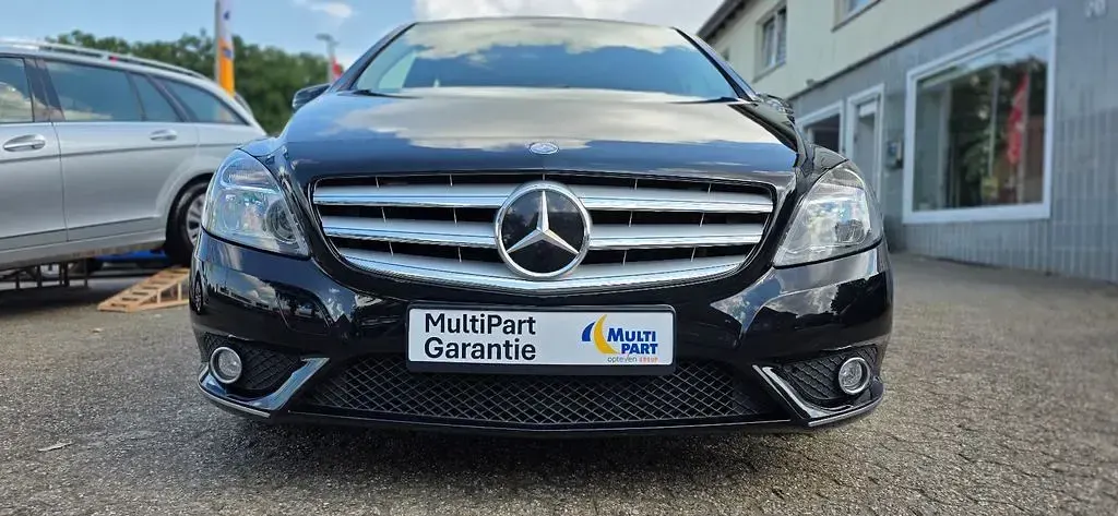 Gebraucht Mercedes B180 122 PS (89 kW) 2012 Schwarz Kleinwagen