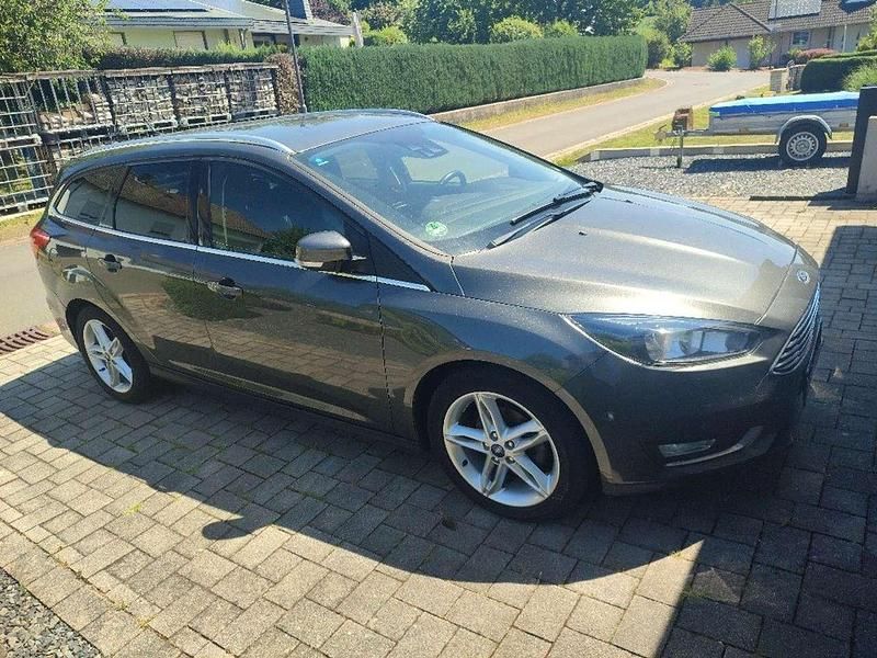 Gebraucht Ford Focus Titanium 125 PS (91 kW) 2014 Schwarz Kombi