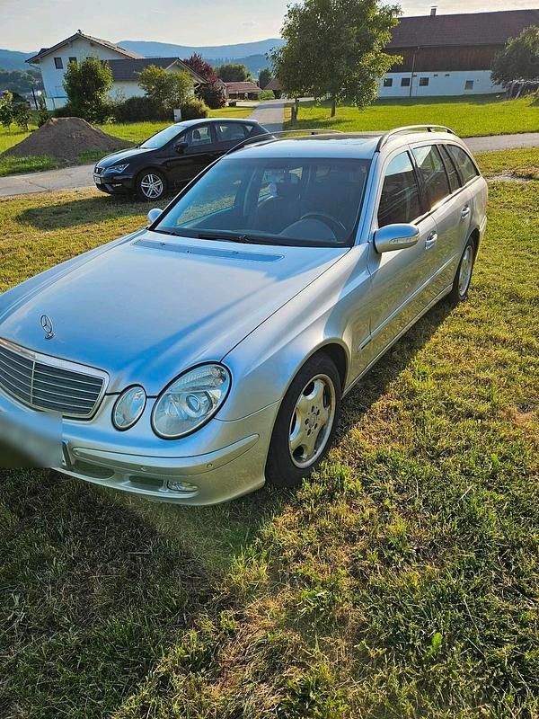 Silber Gebraucht 2003 Mercedes E220 Classic Kombi | 2.850 € (Guter Preis) - Bild 1/4