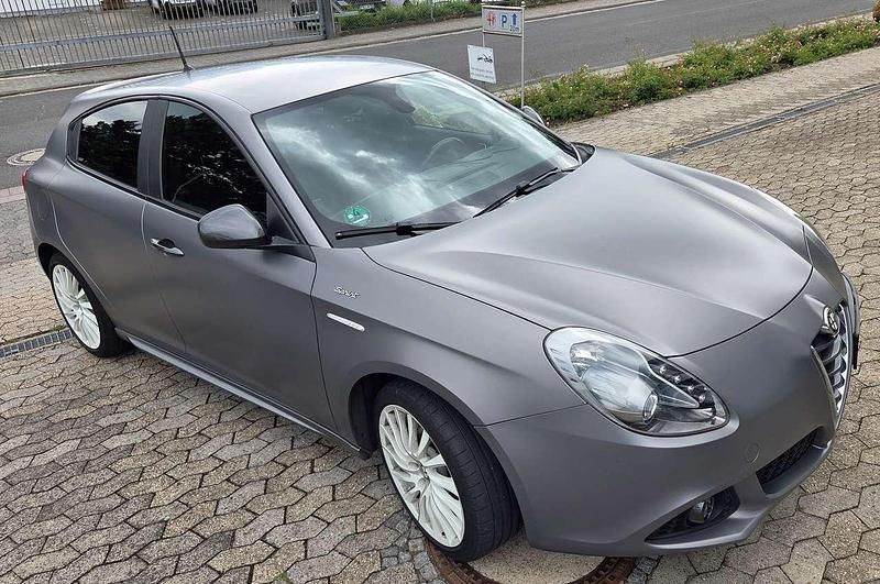 Grau Gebraucht 2013 Alfa Romeo Giulietta Kleinwagen | 8.500 € - Bild 1/4