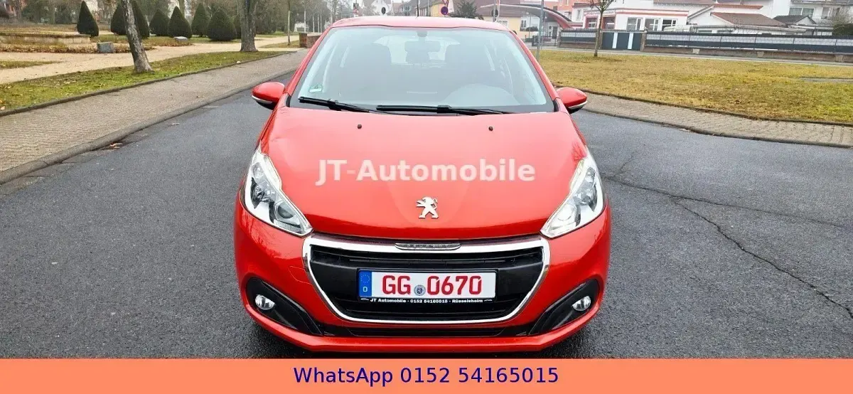 Gebraucht Peugeot 208 Active 82 PS (60 kW) 2015 Orange Kleinwagen