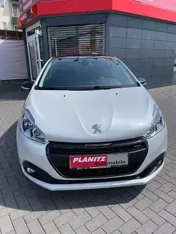 Gebraucht Peugeot 208 Allure 110 PS (80 kW) 2017 Weiß Kleinwagen