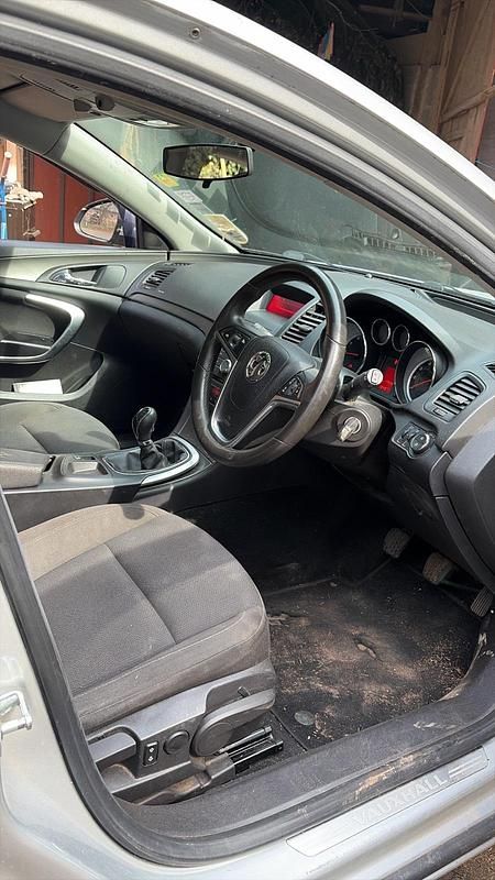 Gebraucht Vauxhall Insignia 140 PS (102 kW) 2010 Silber Limousine