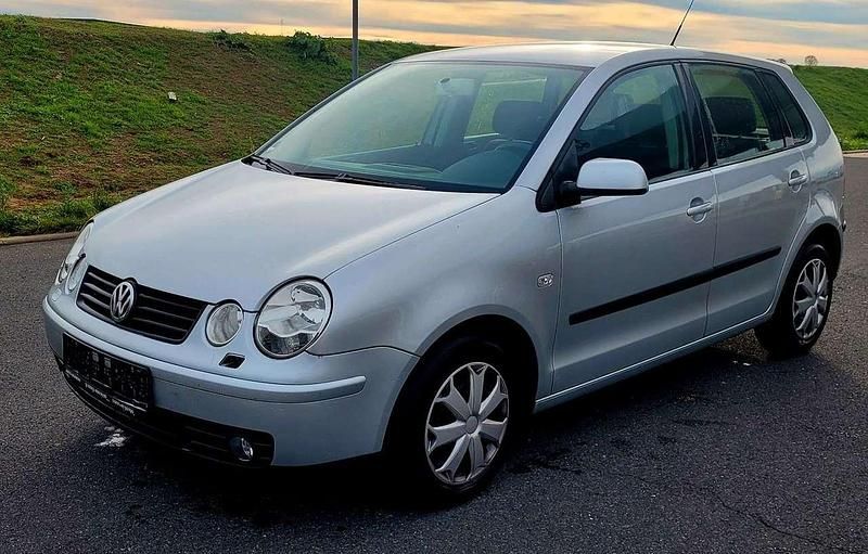 Grau Gebraucht 2002 VW Polo Highline Limousine | 3.990 € (Fairer Preis) - Bild 1/4