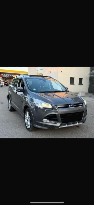 Grau Gebraucht 2015 Ford Kuga ST-Line SUV | 8.200 € (Superpreis) - Bild 1/4
