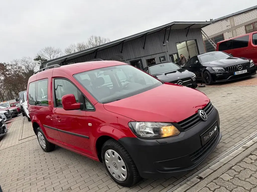 Używany VW Caddy Trendline 105 KM (77 kW) 2012 Czerwony Minivan