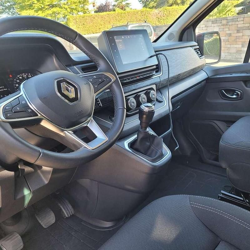 Gebraucht Renault Trafic 150 PS (110 kW) 2023 Rot Van / Kleinbus