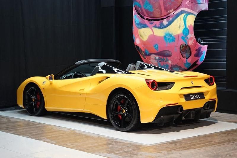 Gebraucht Ferrari 488 669 PS (492 kW) 2017 Gelb Cabrio