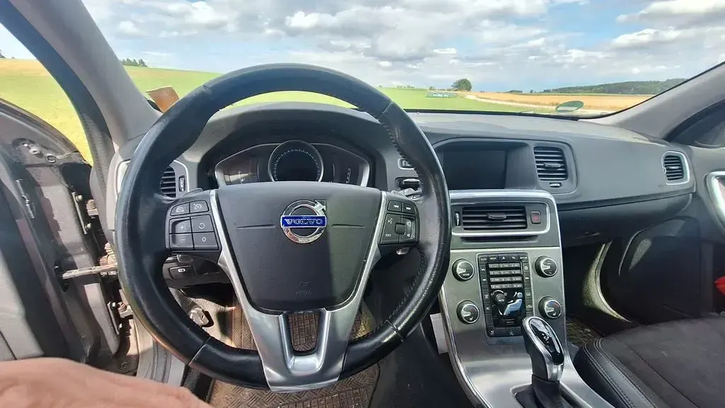 Gebraucht Volvo V60 150 PS (110 kW) 2016 Silber Kombi