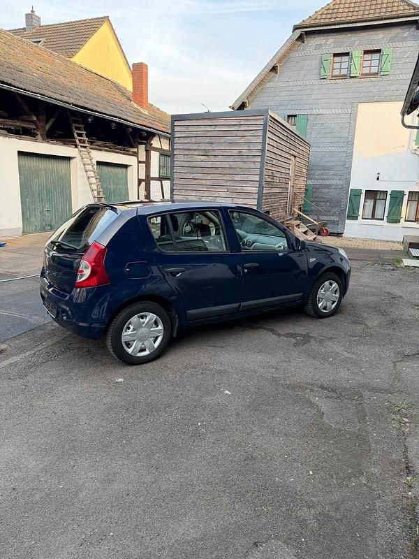 Gebraucht Dacia Sandero 75 PS (55 kW) 2012 Blau Kleinwagen
