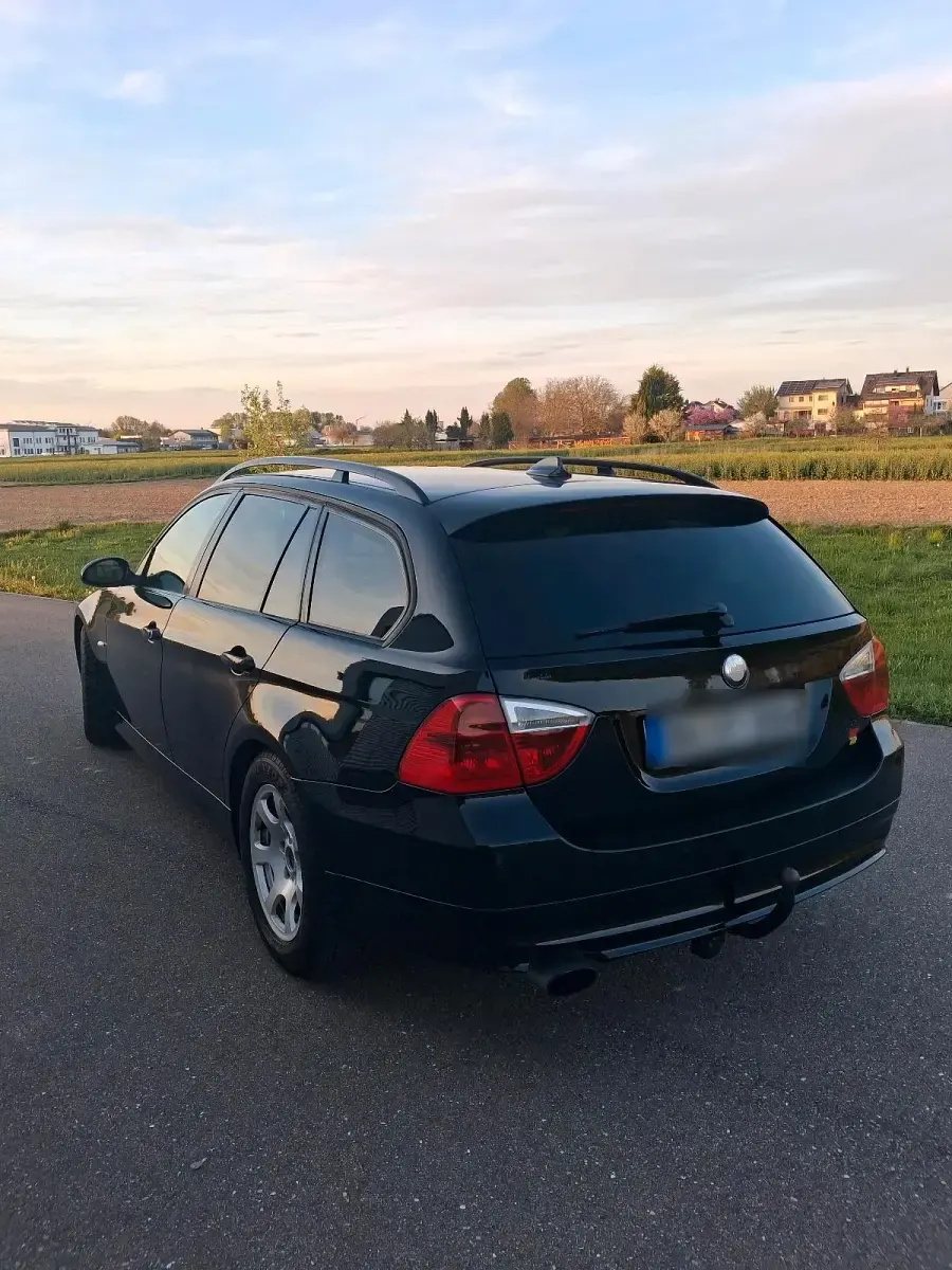Gebraucht BMW 320 174 PS (127 kW) 2008 Schwarz Kombi