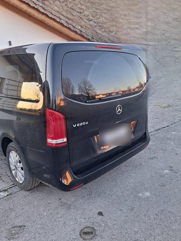 Gebraucht Mercedes V220 163 PS (119 kW) 2020 Schwarz Van / Kleinbus