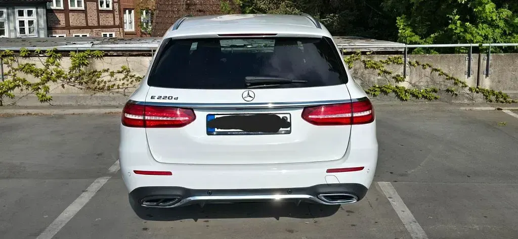 Second-hand Mercedes E220 AMG 194 CP (142 kW) 2020 Alb Berlinǎ