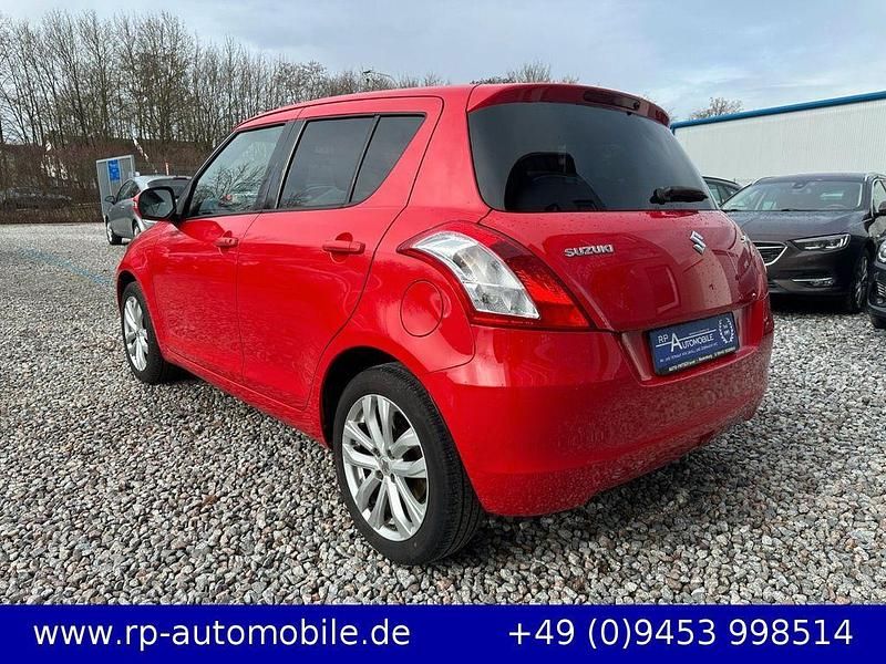 Gebraucht Suzuki Swift Club 94 PS (69 kW) 2014 Rot Kleinwagen