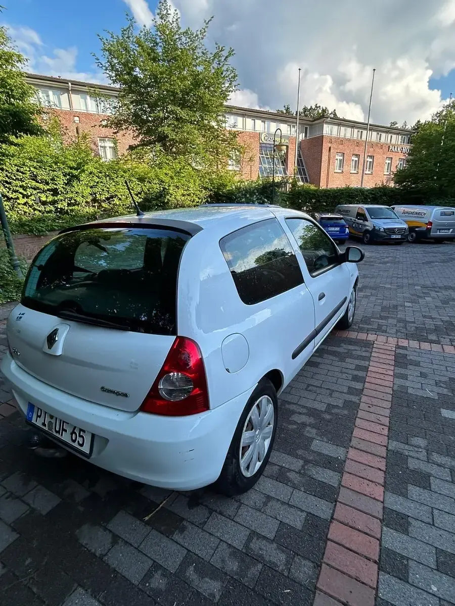 Gebraucht Renault Clio III Campus 75 PS (55 kW) 2011 Weiß Kleinwagen
