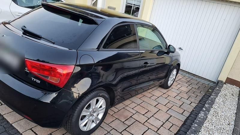Gebraucht Audi A1 Attraction 86 PS (63 kW) 2013 Schwarz Kleinwagen