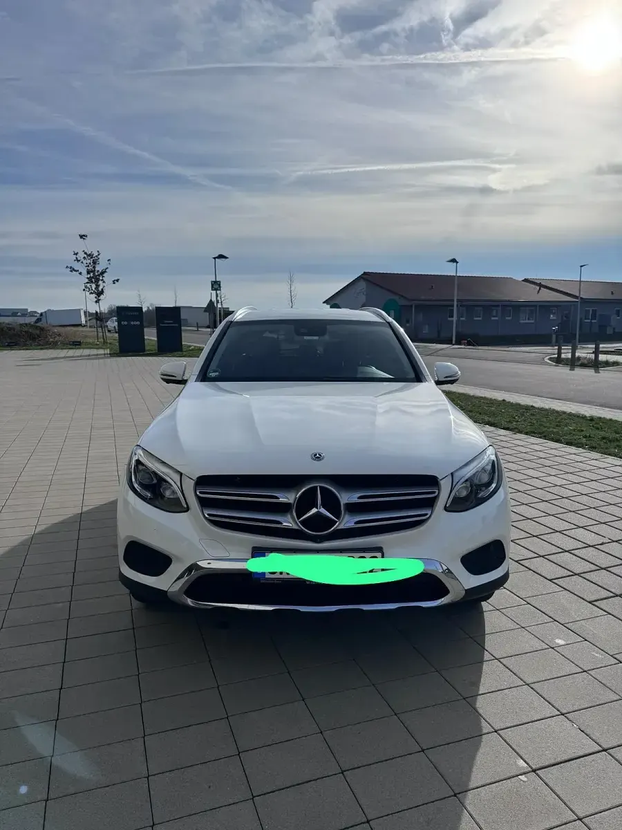 Gebraucht Mercedes GLC300 AMG line 245 PS (180 kW) 2018 Weiß Limousine