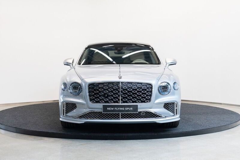 Neu Bentley Flying Spur Mulliner 782 PS (575 kW) 2025 Silber Limousine