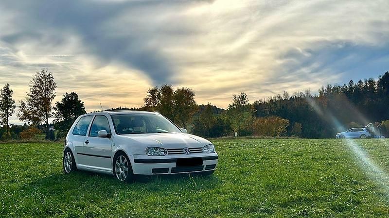 Weiß Gebraucht 1998 VW Golf IV Basis Limousine | 1.450 € - Bild 1/4
