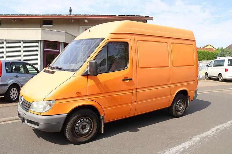 Second-hand Mercedes Sprinter 82 CP (60 kW) 2000 Portocaliu Van