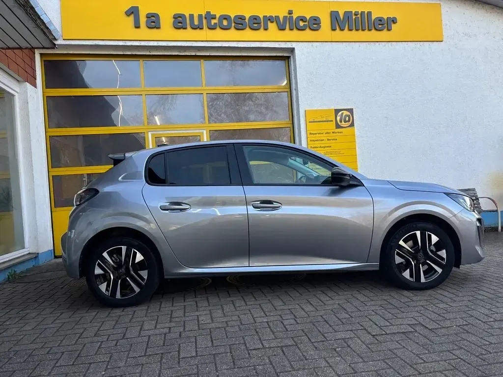 Gebraucht Peugeot 208 Allure 101 PS (74 kW) 2025 Grau Kleinwagen