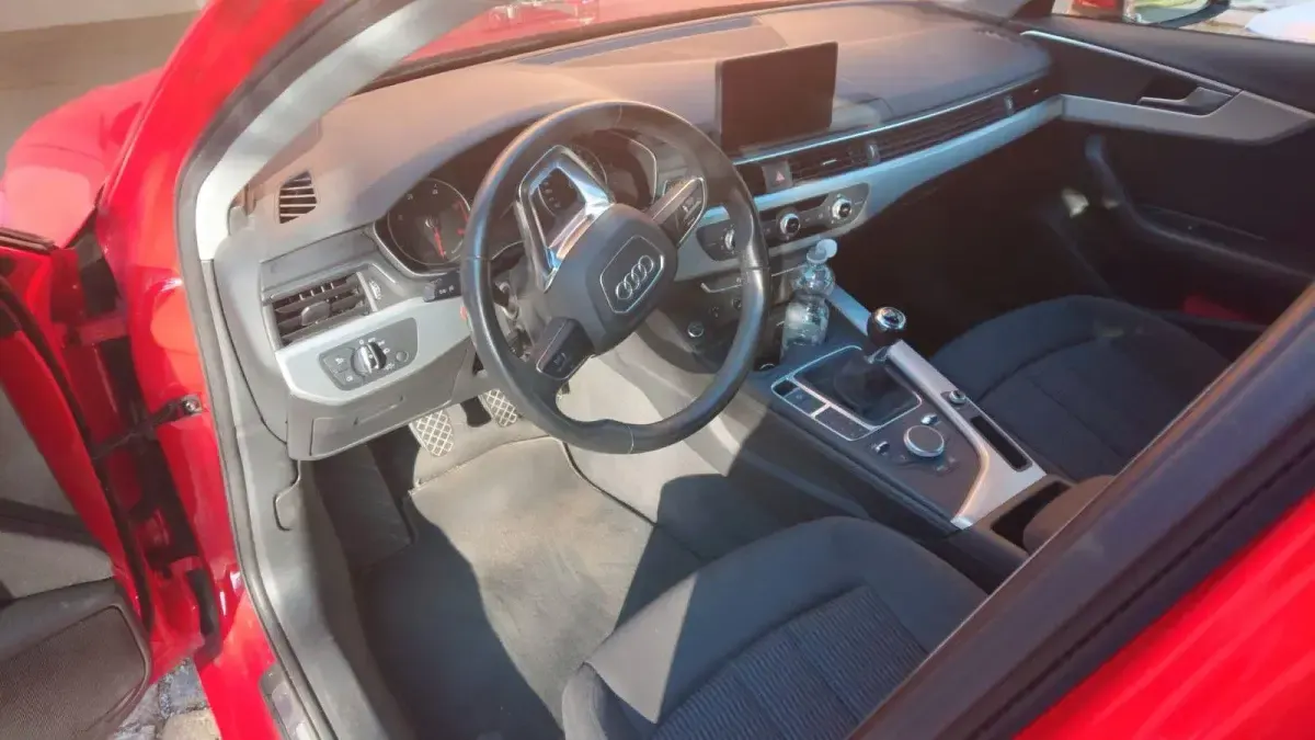 Gebraucht Audi A4 Ambiente 150 PS (110 kW) 2016 Rot Kombi