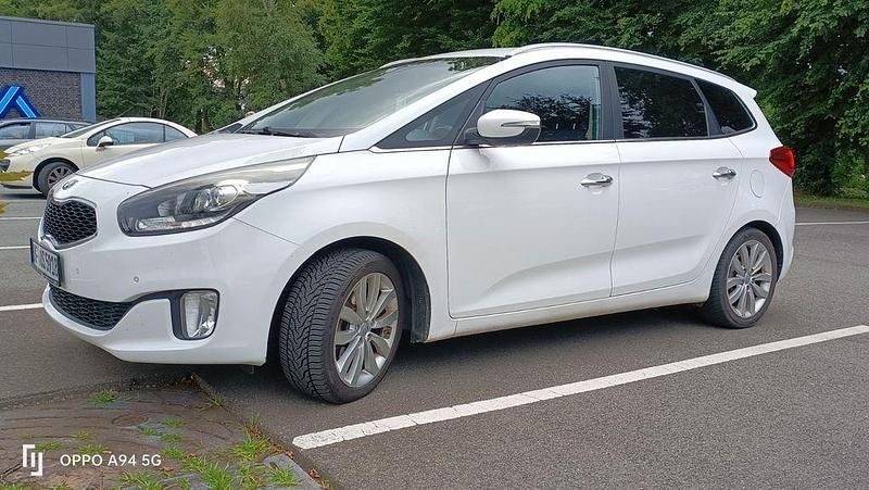 Gebraucht Kia Carens Spirit 141 PS (103 kW) 2015 Weiß Van / Kleinbus