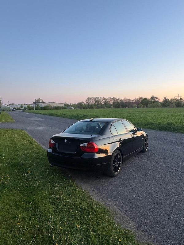 Brugt BMW 318 2008 Sort Sedan